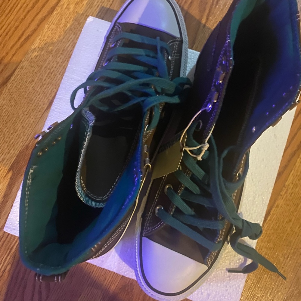 Brown & turquoise converse